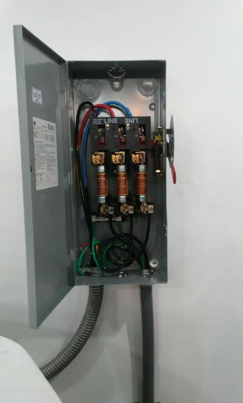 Three-phase disconnect switch installed for Smoke Detector Installation in Trumann